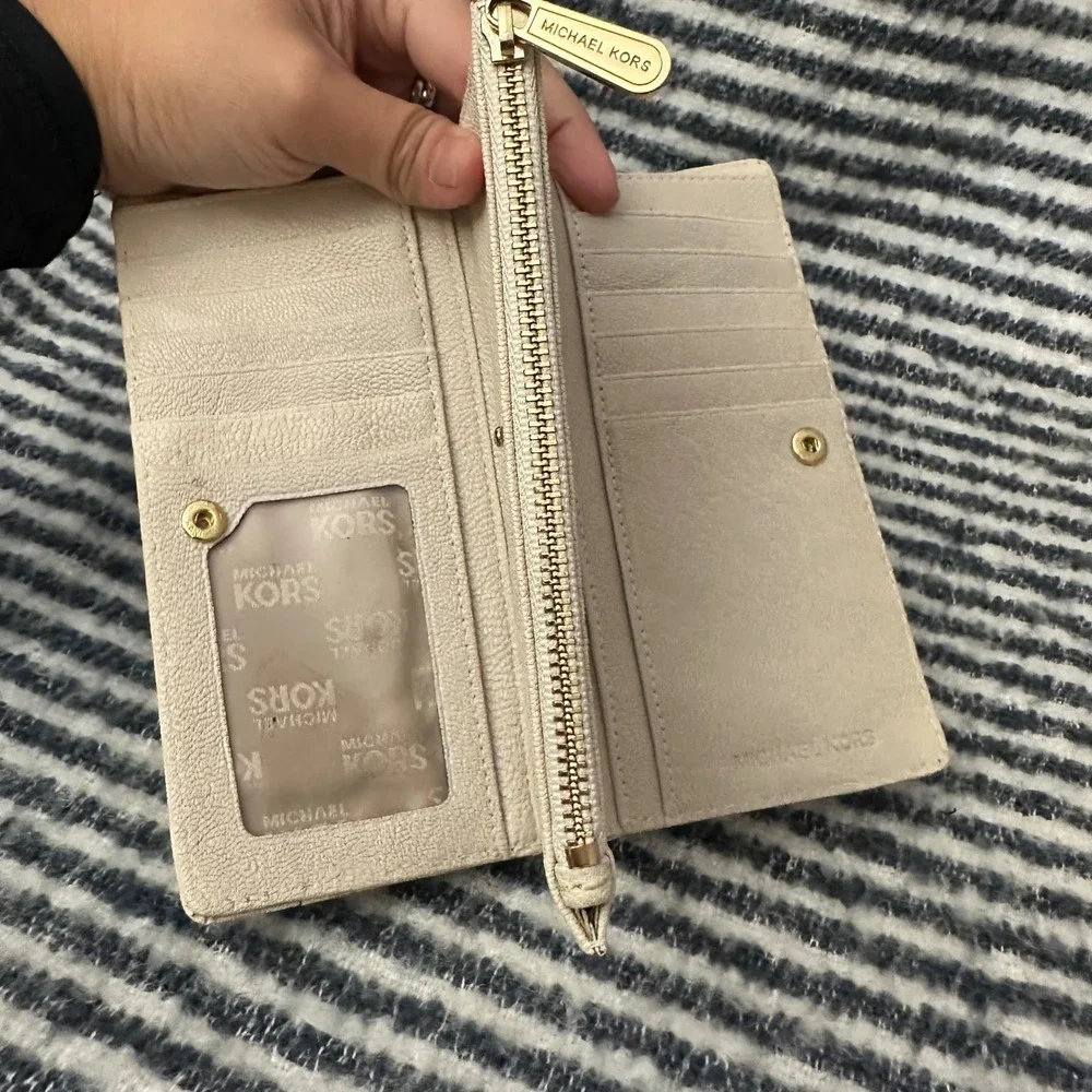 Michael Kors Saratoga Continental‎ Zip-Wallet Off White Soft Leather Elegant - Picture 5 of 10